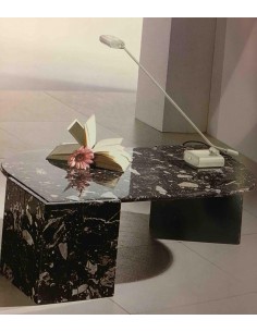 Tavolino da salotto a goccia tutto in marmo colore breccia