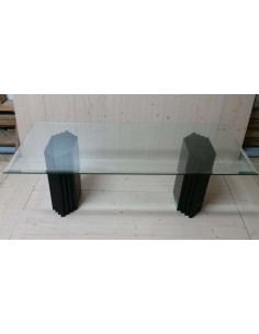 Tavolino moderno piedi laccato nero opaco e piano in vetro