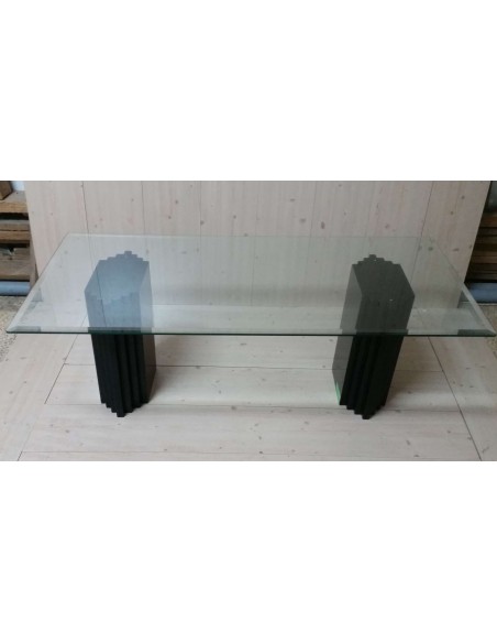 Tavolino moderno piedi laccato nero opaco e piano in vetro