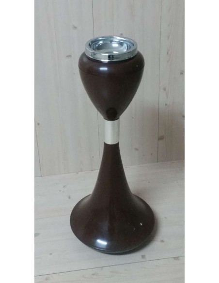 Posacenere in plastica e metallo cromato